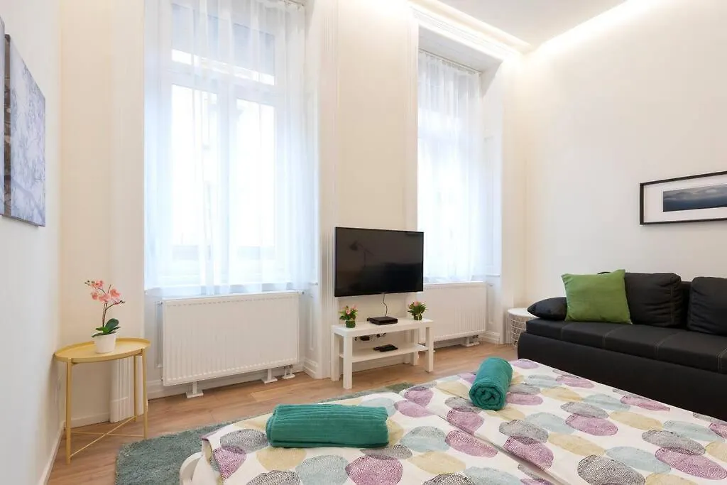 Luxury New-3Bdr 3Bth Sauna!City Center Budapest Hungary