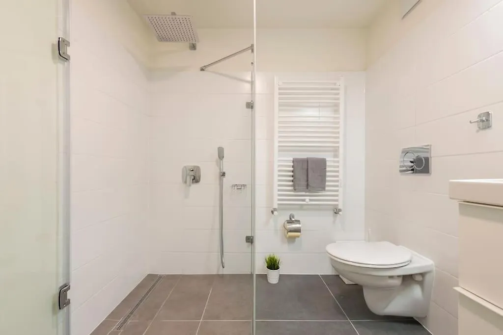 Luxury New-3Bdr 3Bth Sauna!City Center Budapest Apartment