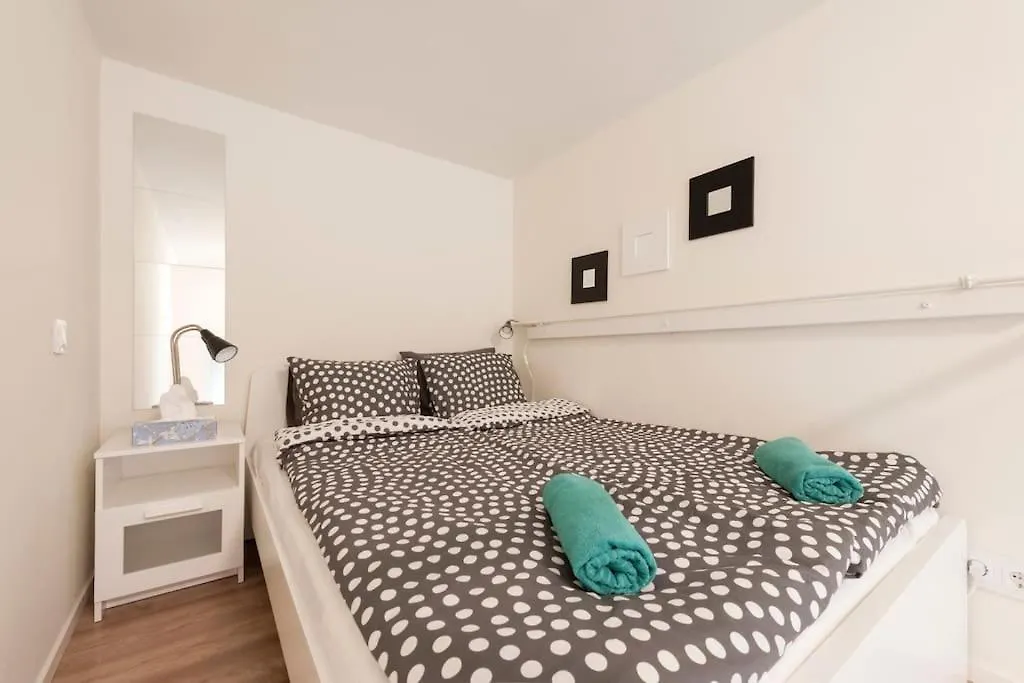 Luxury New-3Bdr 3Bth Sauna!City Center Budapest Apartment