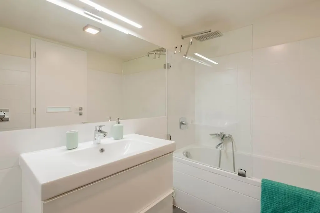 Apartment Luxury New-3Bdr 3Bth Sauna!City Center Budapest