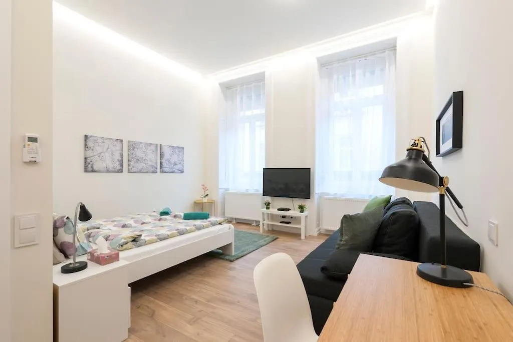 Luxury New-3Bdr 3Bth Sauna!City Center Budapest