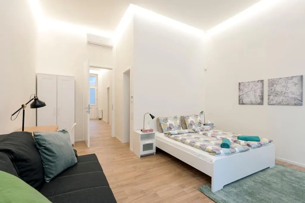 Luxury New-3Bdr 3Bth Sauna!City Center Budapest Lejlighed